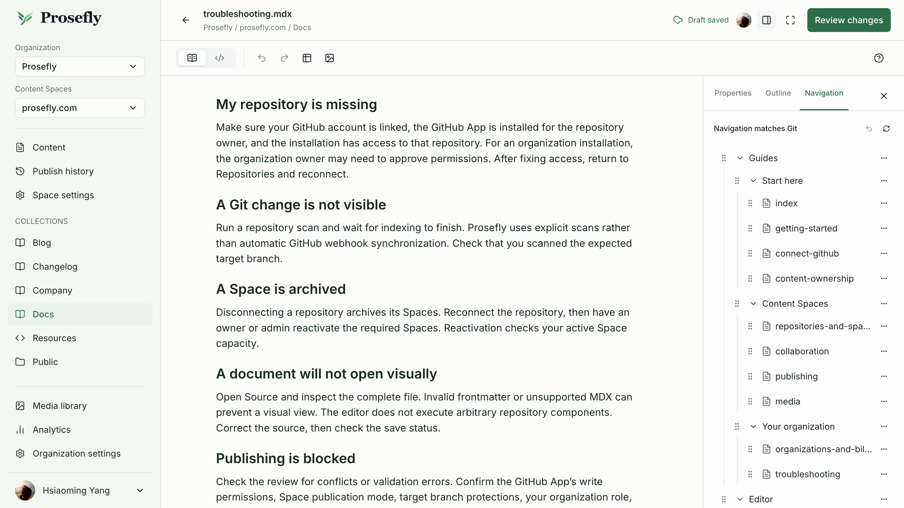 Navigation パネルを開いた Prosefly のエディター。セクション、入れ子のグループ、ドラッグハンドル付きのページ項目を表示。